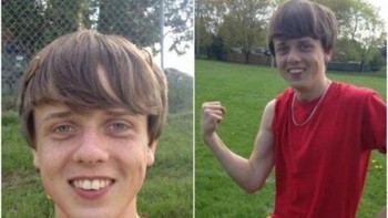 Dalam sebuah insiden yang memilukan, Garret Miller yang berusia 15 tahun terluka parah di lapangan sepak bola setelah berpose untuk foto ini. Saat melakukan chin-up di mistar gawang, struktur itu roboh dan mengenai kepalanya. Foto: Historicflix