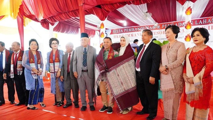 Abdul Wahid saat datang ke Gereja HKBP ImmanuelRessort