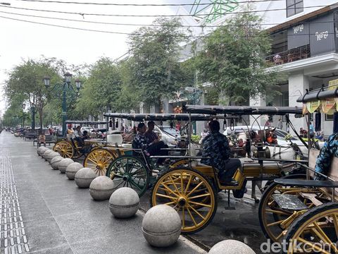 Jejeran andong terpakir di Kawasan Malioboro, Kota Jogja, Minggu (8/6/2025).