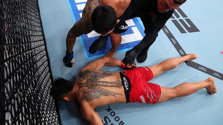 Detik-detik Jeka Saragih KO di Bawah 30 Detik dalam UFC 316