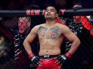 Kesal Dituduh Merokok Bikin Petarung UFC Jeka Saragih Semprot Petugas Bandara