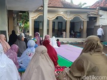 Jemaah Aboge Probolinggo Salat Idul Adha Hari Ini dengan Hitungan Sarpatji