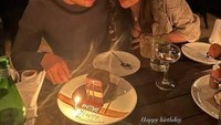 Kejutan ulang tahun tersebut diberikan Jessica Milla saat ia dan Yakub tengah merencanakan makan malam di sebuah restoran. Foto: Instagram