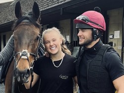 Foto JoJo Siwa Staycation dengan Pacar Pria, Tinggalkan Kekasih Wanitanya