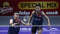 Fajar Alfian/Muhammad Rian Ardianto harus mengubur impian tampil di final Indonesia Open 2025. Ganda putra andalan Indonesia ini tersingkir usai kalah dramatis dari wakil Korea Selatan.