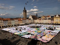 Lukisan Raksasa Warnai Perayaan Ulang Tahun Kota Tua di Ceko