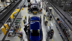 Mengintip Dapur Produksi Rolls-Royce di Goodwood Inggris