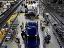 Mengintip Dapur Produksi Rolls-Royce di Goodwood Inggris