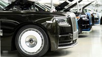Lini produksi untuk kendaraan Rolls-Royce Cullinan. Foto: REUTERS/Carlos Jasso