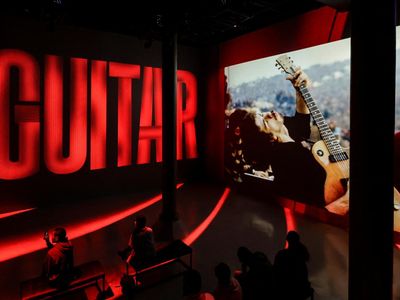 Menikmati Magisnya Konser Rock Lewat Pameran Imersif