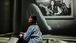 Menikmati Magisnya Konser Rock Lewat Pameran Imersif