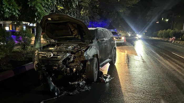 Mobil tabrak motor terjatuh hingga terbakar di Jl Raya Pajajaran, Bogor Timur, Kota Bogor. (dok. ist)