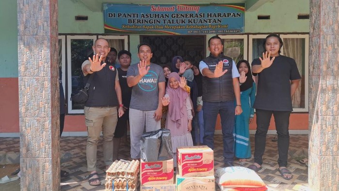 Polres Kuantan Singingi membagikan sembako ke panti asuhan.