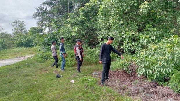 Polres Siak melakukan patroli hingga ke pasar dalam rangka mencegah kejahatan saat libur panjang.