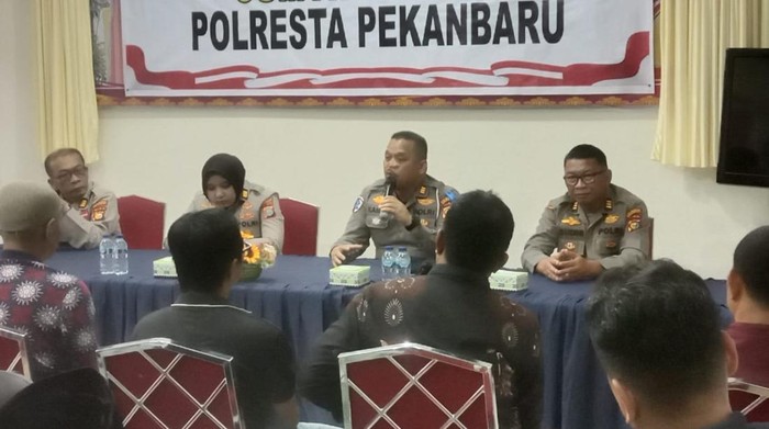 Polresta Pekanbaru menggelar Minggu Kasih di Mapolsek Senapelan.