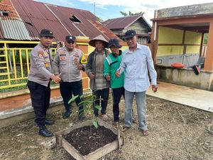 Peringati Hari Lingkungan Hidup, Polisi di Meranti Riau Tanam Pohon