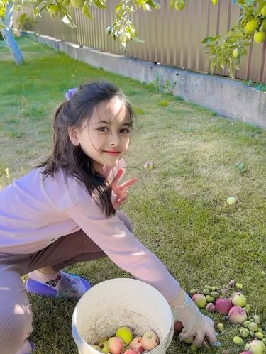 Potret Sophea yang dijuluki 'anak tercantik di dunia', ini sosok kedua orang tuanya yang menuai atensi warganet.