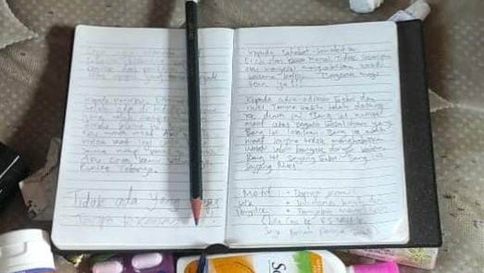 Pria di Surabaya diduga bunuh diri dengan membakar arang di kamar mandi kos tinggalkan surat wasiat