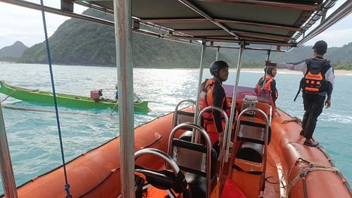 Proses pencarian seorang siswa atas nama Fazahurrahman (17) hilang terseret ombak di Pantai Ketapak, Desa Selong Belanak, Kecamatan Praya Barat, pada Sabtu (7/6/2025). (istimewa)
