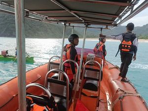 Rayakan Ultah di Pantai Lombok Tengah, Siswa SMA Hilang Terseret Ombak