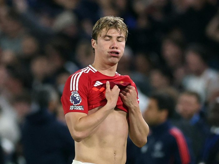Soccer Football - Premier League - Chelsea v Manchester United - Stamford Bridge, London, Britain - May 16, 2025 Manchester Uniteds Rasmus Hojlund reacts after the match Action Images via Reuters/Paul Childs EDITORIAL USE ONLY. NO USE WITH UNAUTHORIZED AUDIO, VIDEO, DATA, FIXTURE LISTS, CLUB/LEAGUE LOGOS OR LIVE SERVICES. ONLINE IN-MATCH USE LIMITED TO 120 IMAGES, NO VIDEO EMULATION. NO USE IN BETTING, GAMES OR SINGLE CLUB/LEAGUE/PLAYER PUBLICATIONS. PLEASE CONTACT YOUR ACCOUNT REPRESENTATIVE FOR FURTHER DETAILS..