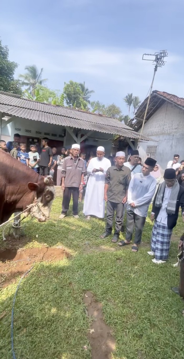 Ruben Onsu Rayakan Idul Adha Pertama, Makan Opor dan Kurban Sapi Ruben Onsu Rayakan Idul Adha Pertama, Makan Opor dan Kurban Sapi