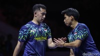 Sabar/Reza keluar sebagai pemenang dengan skor 21-18, 12-21, 21-18 setelah bertarung selama satu jam penuh.