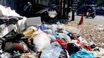 Penampakan Sampah Menumpuk di Selokan Jalan Leuwipanjang Bandung