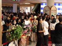 Viral Antre 6 Jam demi Boneka Labubu di Mal Kuta