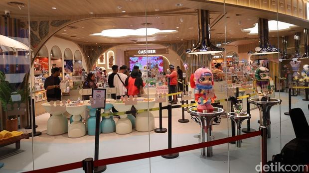 Suasana Pop Mart boneka Labubu di Mall Beachwalk, Kuta, Badung, Sabtu (7/6/2025). (Aryo Mahendro/detikBali)
