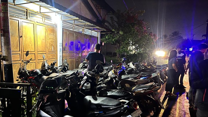 Teks foto: Puluhan motor yang diamankan petugas Resmob Polrestabes Medan. Foto: Istimewa