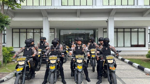 Tim Raga Polda Riau turun patroli di siang hari mengamankan aktivitas warga pada masa libur panjang.