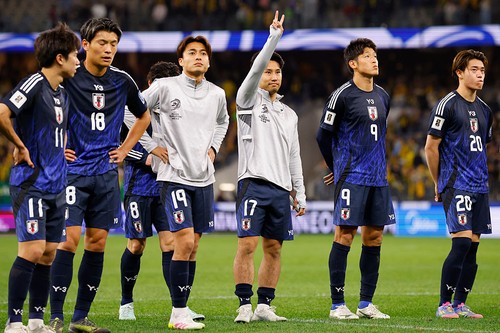 PERTH, AUSTRALIA - JUNE 05: Ryōya Morishita of Japan acknoladges the crowd after the match during the 2026 FIFA World Cup Round Three AFC Asian Qualifier match between Australia Socceroos and Japan at Optus Stadium on June 05, 2025 in Perth, Australia. (Photo by James Worsfold/Getty Images)