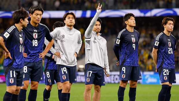 Timnas Jepang PERTH, AUSTRALIA - JUNE 05: RyΕya Morishita of Japan acknoladges the crowd after the match during the 2026 FIFA World Cup Round Three AFC Asian Qualifier match between Australia Socceroos and Japan at Optus Stadium on June 05, 2025 in Perth, Australia. (Photo by James Worsfold/Getty Images)