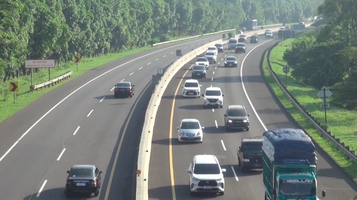Tol Cipularang, Minggu (8/6).