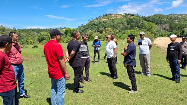 Wakapolda Riau Brigjen Jossy Kusumo mengecek kesiapan lokasi untuk peringatan HUT Bhayangkara ke-79 di Kampar.