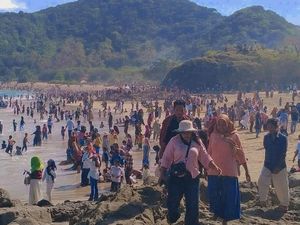 Wisatawan Serbu Pantai Wane Bima, Kunjungan Tembus 73 Ribu Orang Sehari!