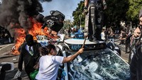 Kericuhan meletus di Los Angeles sejak akhir pekan kemarin, menyusul aksi penggerebekan oleh ICE (Badan Penegakan Imigrasi dan Bea Cukai AS) yang memicu protes besar dari komunitas imigran. (Foto: Los Angeles Times via Getty Imag/Robert Gauthier)