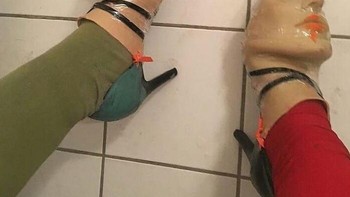Mending pakai sepatu biasa aja nggak sih detikers? Foto: Bored Panda