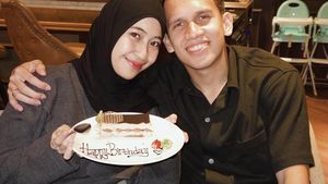 Egy Maulana dan Adiba Khanza Rayakan Ulang Tahun dengan Tiramisu
