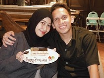Egy Maulana dan Adiba Khanza Rayakan Ulang Tahun dengan Tiramisu
