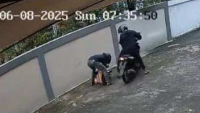 Aksi jambret di Batam viral di media sosial. (Istimewa)