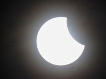 Alasan Manusia Berlomba Kembali ke Bulan