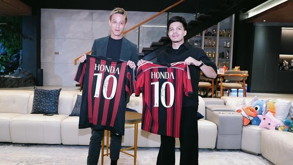 Atta Halilintar Ajak Keisuke Honda Makan di Rumah, Bikin Iri!