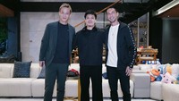 Ada banyak komentar yang muncul di unggahan Atta Halilintar ini. Ini dia! tulis Kemal Palevi. Ada juga Milanisti yang iri melihat kebersamaan Atta dan Honda. Wahh iri banget, always forza Milan, tulis akun Ahmaddekatama. Foto: dok. Instagram Atta Halilintar