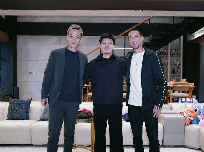 Atta Halilintar bersama Keisuke Honda