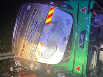 Tragis! Bus Angkut Mahasiswa Tabrak Minivan di Malaysia, 15 Orang Tewas