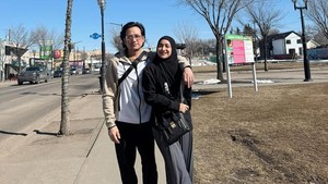 Istri Tengku Firmansyah juga ikut kerja part time demi tambahan pemasukan. Foto: Instagram @cindyfatikasari18/ @tengku_firmansyah