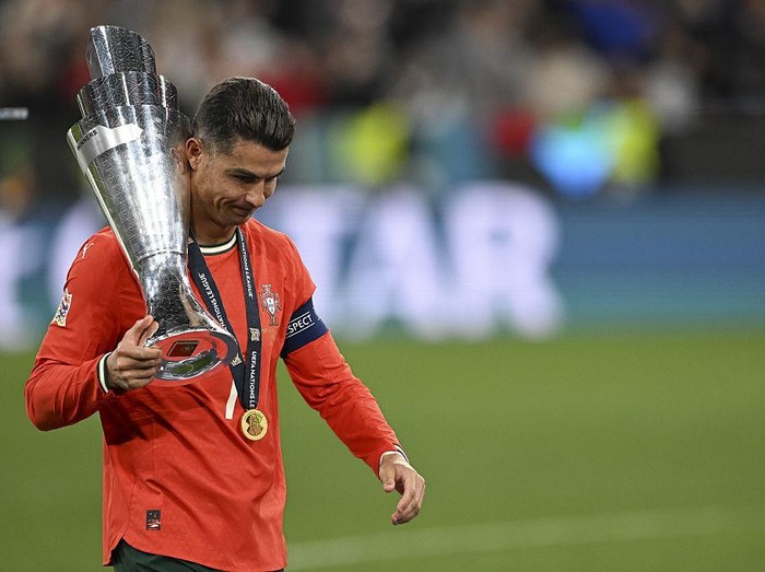 MUNICH, GERMANY - JUNE 8: Cristiano Ronaldo of Portugal holds trophy after winning Spain during the UEFA Nations League 2025 final match between Portugal and Spain at the Allianz Arena on June 8, 2025 in Munich, Germany. (Photo by Halil Sagirkaya/Anadolu via Getty Images)