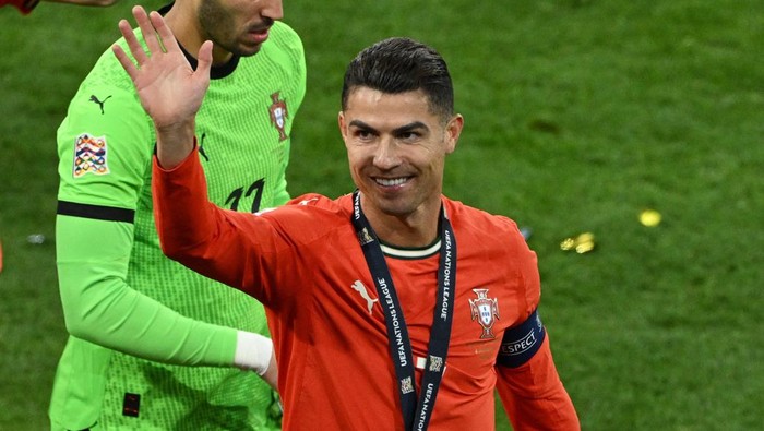 Soccer Football - Nations League - Final - Portugal v Spain - Allianz Arena, Munich, Germany - June 9, 2025 Portugals Cristiano Ronaldo celebrates after winning the Nations League REUTERS/Annegret Hilse